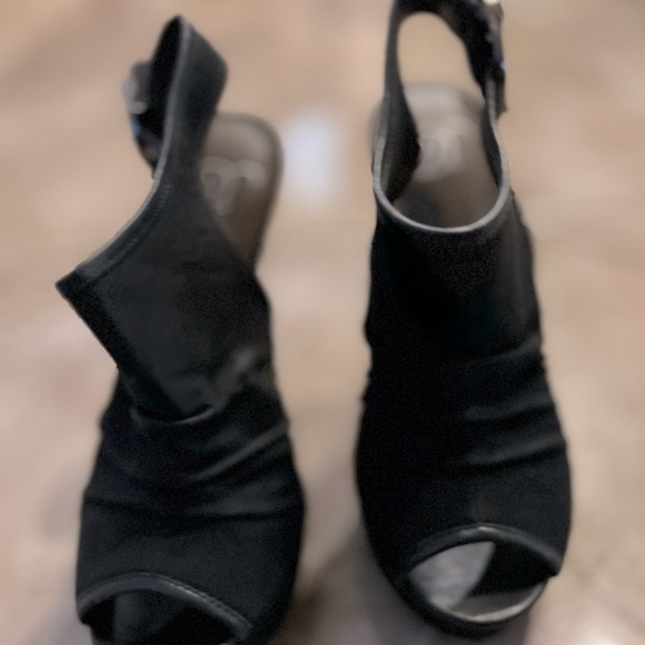 Black suede stiletto shoes - Picture 2 of 4